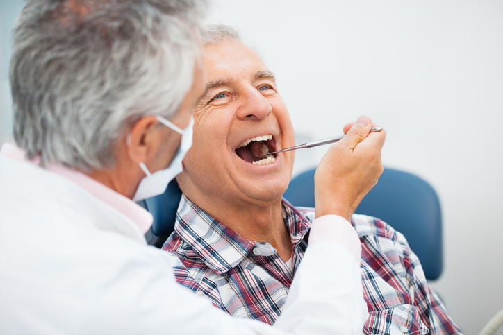 implantes dentales en personas mayores